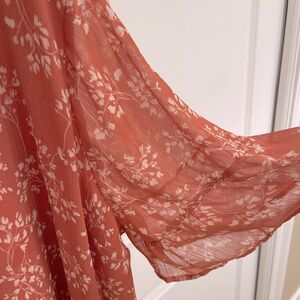 Women’s Top
Coral color